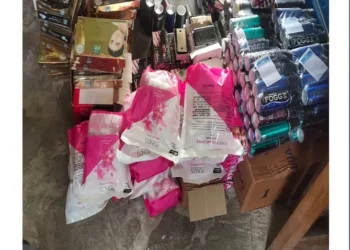 तस्करमाथि झलारी प्रहरीको डण्डा ! भारतबाट निर्वाध रुपमा झलारी बजार पुगेको अवैध समान बरामद गरी भन्सार चलान