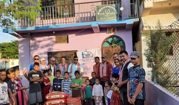 ०५५ नेपाल प्रहरी असई ब्याचका प्रहरी अधिकृतद्वारा अनाथालयमा खाद्यान्न