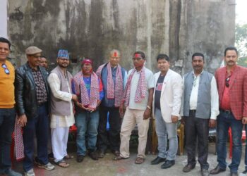 कञ्चनपुर क्षेत्र २ मा एमाले नेता, प्राध्यापक एव कलाकार माओवादी केन्द्रमा प्रवेस