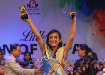 बैतडीकी आयुषाले जितिन् लिटिल आइकन नेपाल अवार्ड