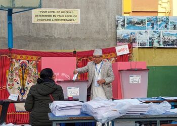 प्रमुख निर्वाचन आयुक्तले गरे मतदान