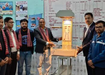 ज्योती विकास बैकद्वारा दोधारास्वास्थ्य चौकीलाई बेबि वार्मर मेसिन सहयोग