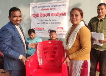 थारु समुदायको नयाँ बर्ष माघीको अवसरमा बेलौरी नगरपालिकाद्धारा भलमन्साहरुलाई बैठक बस्न कुर्सी वितरण
