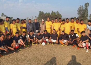 पुनर्वासमा पत्रकार र कर्मचारीविच मैत्रीपुर्ण फुटबल