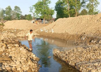 सार्कीपार्की टोलका जनतामाथि घात गुणस्तहिन तटबन्ध निर्माण गरेर बजेट पचाउने दाउ