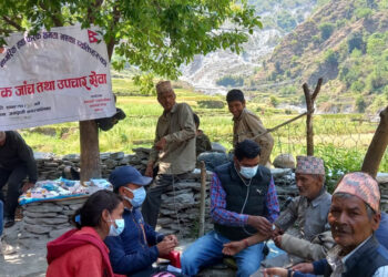 जयपृथ्वी नगरपालिकाले घर दैलोमै गएर जेष्ठ नागरिकको स्वास्थ्य परीक्षण गर्दै