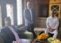 प्रधानमन्त्री प्रचण्ड पुर्व माओवादी नेता एव एमाले सचिव लेखराज भट्टको निवासमा