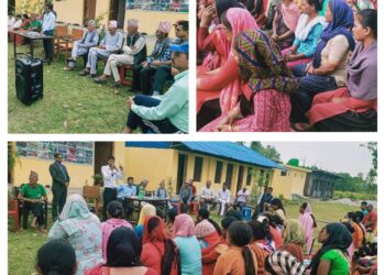 लक्ष्मी माविका अभिभावक भन्छन, ‘हाम्रो सन्तानको भविष्यका लागि विद्यालयलाई स्वैच्छिक आर्थिक सहयोग गछौँ’