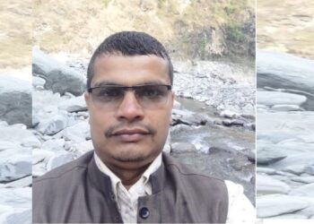 कैलालीमा एक नेताले अर्काकी श्रीमती लगेर फरार, श्रीमती र बच्चाहरुको विचल्ली
