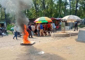 कलुवापुर–बेलौरी सडक निर्माणमा ठेकेदारले ढिलासुस्ती गरेको भन्दै स्थानीय आन्दोलित