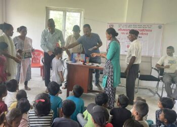 भीमदत्त ११का दलित विपन्नसमुदायका विद्यार्थीलाई शैक्षिक समाग्री