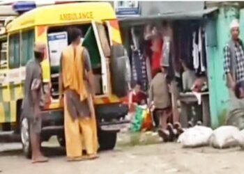 डोटीको जोरायल गाँउपालिकाको एम्बुलेन्समा विद्युतका सामाग्री ढुवानी