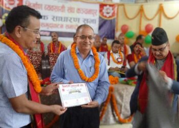 अग्रज पत्रकार जोशी सम्मानित