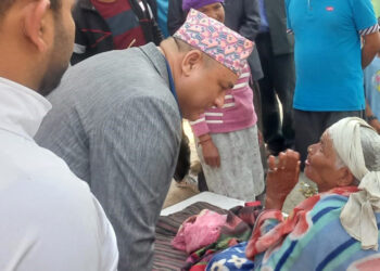 भूकम्पः पीडितको घरघरमा मुख्यमन्त्री शाह
