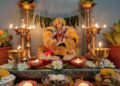  तिहारको दोस्रो दिन धनकी देवी लक्ष्मीको पूजाआराधना गरी लक्ष्मीपूजा मनाइँदैछ।