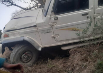 बझाङमा विद्युतका सामाग्री बोकेको जिप दुर्घटना