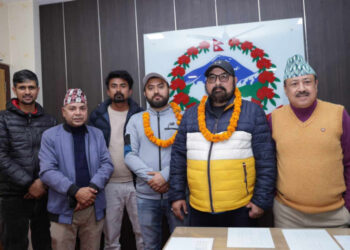 कैलालीमा सडकको क्षेत्राधिकार छोड्ने भन्दै स्थानीय हिक्मतसिंह चोपडाले गरे मुद्दा फिर्ता लिने घोषणा
