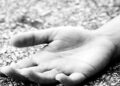 भिरबाट खसेको ढुङ्गा लागेर बाजुरामा एक जनाको मृत्यु