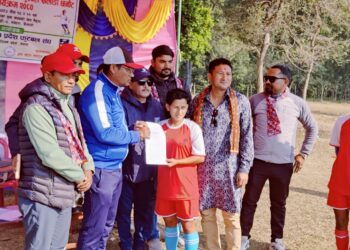 अलस्टार्स स्पोर्ट्स एकेडेमीले दुई जना महिला फुटबल खेलाडीलाई बार्षिक तलब दिने