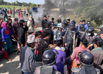 कैलालीमा पूर्वपश्चिम राजमार्ग अवरुद्ध