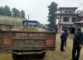 भीमदत्तको ब्रम्हदेबमा वालुवाभित्र काठ तस्करी गरेको टेक्टर फन्दामा