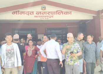खाद्य व्यवस्थाको जमिनमा बस्दै आएका व्यवसायीले भने, ‘घर खाली गर्न हामीलाई जेठ १५ सम्मको समय दिनुहोस’