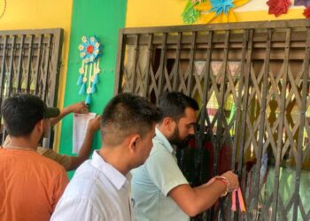 शुल्क बृद्धि गरेको भन्दै क्रान्तिकारीद्वारा महेन्द्रनगरका पाँच निजी विद्यालयमा तालाबन्दी