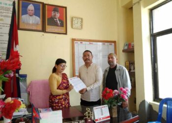 भीमदत्त नगरपालिकामा हुने आर्थिक बेथिति रोक्न वाईसियलद्वारा उपप्रमुखलाई ज्ञापन