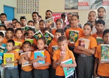 विद्यार्थी दिवस : बैद्य क्रान्तिकारीद्वारा कञ्चनपुरका सात विद्यालयमा खानेपानीका समाग्री वितरण