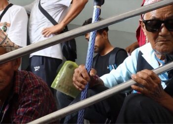 कञ्चनपुरमा राष्ट्रिय परिचयपत्र बनाउनेको लर्को, बुढापाखालाई सास्ती