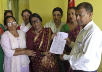 सत्ताधारी एमाले निकट महिला संघद्वारा निर्मलाका हत्यारा सार्वजनिक गर्न गृहमन्त्री लेखकलाई ज्ञापन पत्र