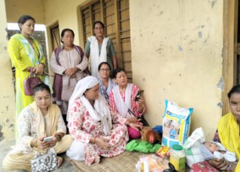 पटरा खल्लाकी बाढीपिडित सुत्केरीलाई महिला संस्थाको राहत सहयोग