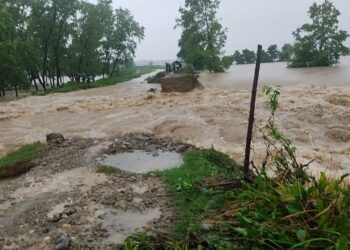 गाँउ पस्यो चौधर नदी, जनता विस्थापित