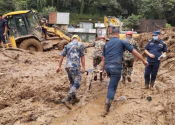 झ्याप्ले खोला पहिरोमा पुरिएका बसहरूबाट २७ जनाको शब निकालियो