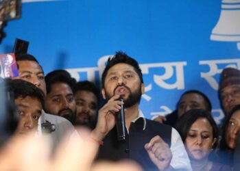 वर्तमान सरकारले अधिनायकवादी चरित्र देखाएको भन्दै सरकारको अधिनायकवादी चरित्रको सामना गर्न समर्थकहरूलाई लामिछानेद्धारा आह्वान