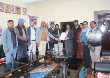नेकपा एमाले बेलौरी नगर कमिटीले बुझायो भुमी व्यवस्था कृषी तथा सहकारी मन्त्री थापालाई ४ बुँदे ज्ञापन पत्र