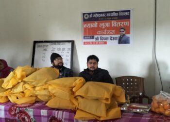 तिलाचौरका युवा दिपक देउवाद्वारा अपाङ्कता विद्यार्थीलाई न्यानो लुगा वितरण