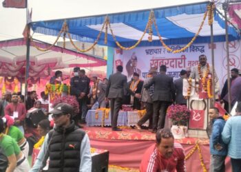 पुर्व एमाले नेताद्वय पाण्डेय, अधिकारी सहितका सयौँ नेता कार्यकर्ता माओवादीमा प्रवेस