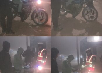बेलडाँडीमा ट्राफिक प्रहरीद्धारा सचेतनामुलक कार्य गर्दै