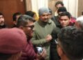 गृहमन्त्री लेखकसंग कञ्चनपुरका युवा विद्यार्थीले भने, ‘तपाई गृहमन्त्री भएदेखि अवैध सरचना हटाउने काम रोकियो ?
