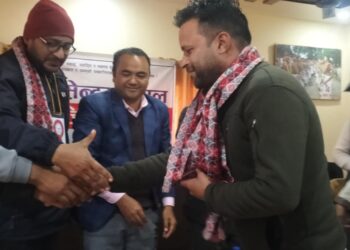 पत्रकार पुष्कर भट्ट प्रेस सेन्टरमा प्रवेस