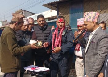 दैजीका आगलागी पीडित व्यवसायीलाई व्यवसायीकै साथ