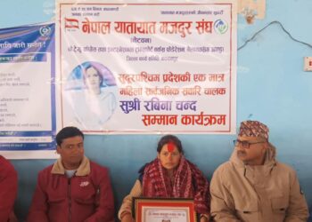 सार्वजनिक सवारी चालक महिलालाई सम्मान