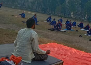 दङगा प्रहरीलाई योगा अभ्यास