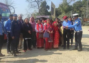 बेलडाँडी प्रहरी र ट्राफिक प्रहरीद्वारा सडक सुरक्षा सम्बन्धी कार्यक्रम