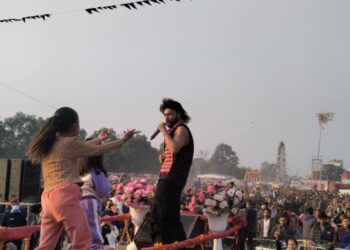 दुर्गेश थापाले तताए सुदूरपश्चिम महोत्सवको स्टेज