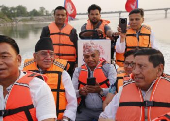 सति घाट क्षेत्रको पर्यटन प्रवर्द्धनका लागि अध्यक्ष प्रचण्डसहितको टिमले कर्णालीमा र्याफ्टिङ