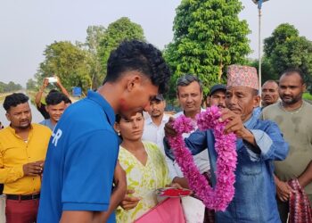 जब धिरेन्द्र बहादुर शाहले स्कुल जाँदा लगाउने सेतो जुराबलाई बल बनाएर फुटबल खेल्थे……..