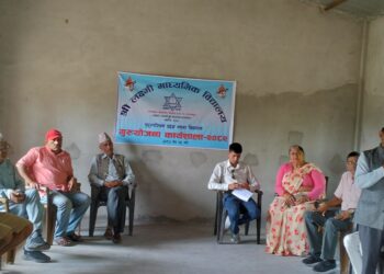 नमुना विद्यालयमा छनौट भएको लक्ष्मी माविले सरोकारवालासंग छलफल गरेर गुरु योजना बनाउँदै