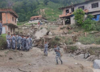 नुवाकोटमा बाढीले बगाउँदा महिला बेपत्ता, श्रीमान् गम्भीर घाइते